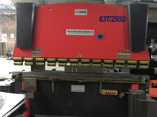 液(ye)壓折彎機 液(yè)壓折彎機