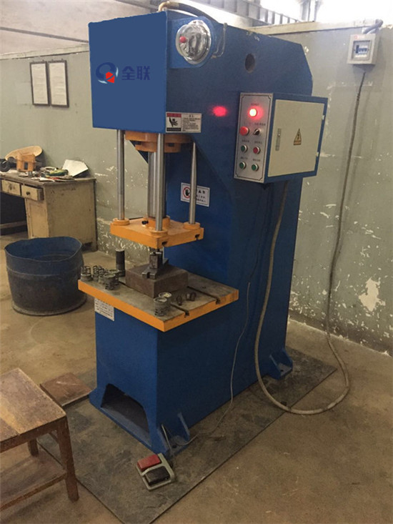 單(dan)柱液壓機(ji) 單柱(zhu)液壓機