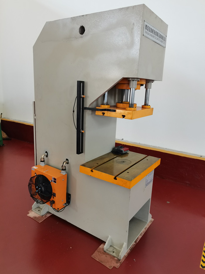 單柱(zhu)液壓機(ji)