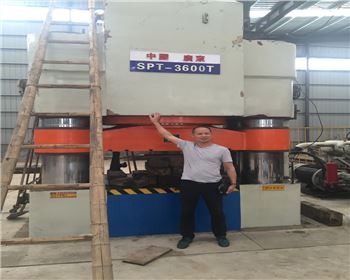 四柱(zhu)液壓機維修改造(zào)